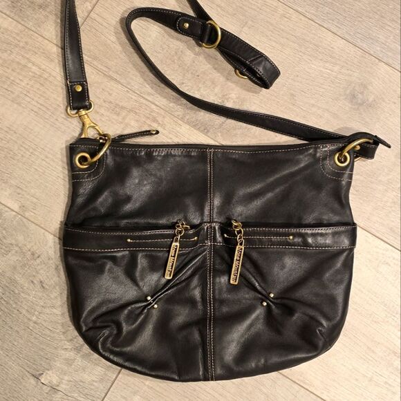 STONE MOUNTAIN BLACK LEATHER CROSSBODY BAG - Picture 2 of 9